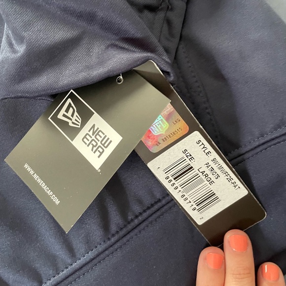 NWT NE Patriots Sweatshirt - Picture 2 of 6